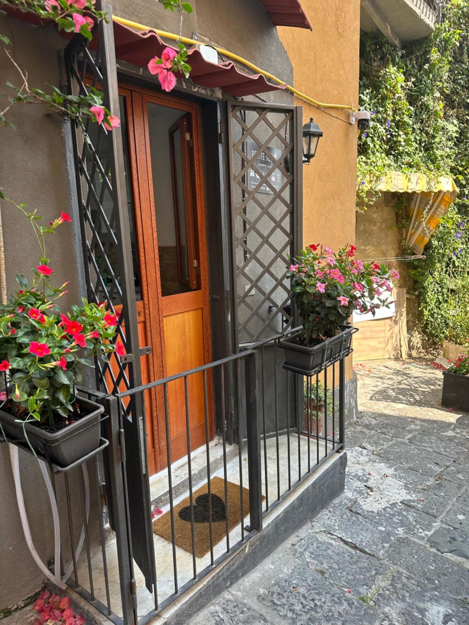 Petite Suite Neapel Exterior foto